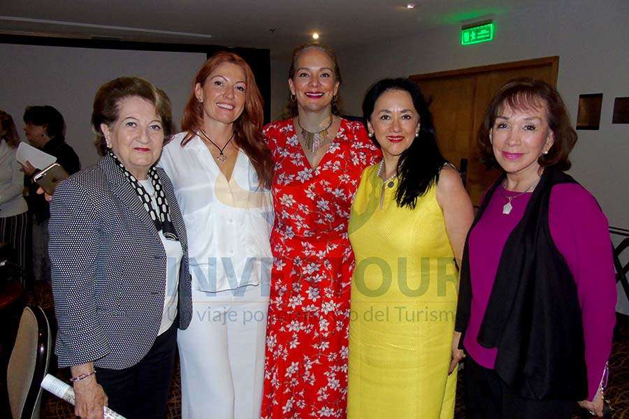 Isabel Gómez, Valeria Serrano, Ana Laura Acevedo, Yarla Covarrubias y Teresita Muñoz