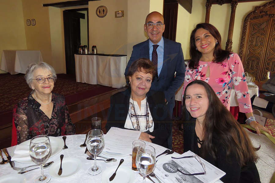 Ana Soto, Rosy Delgado, Erwin Romero, Claudia Blanco y Maricela de la Parra