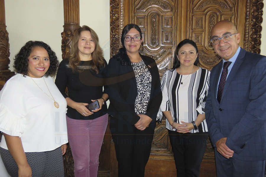 Rosa Camacho, Judith Ruíz, Rosario Villalobos, Claudia Garduño y Erwin Romero