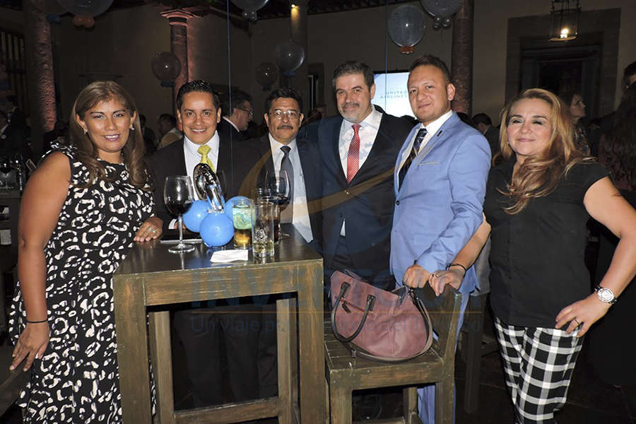 Cecilia Sánchez, Raymundo Flores, Mauro Palma, Pedro Santiago, Damián Minaya y Cristina Santaella
