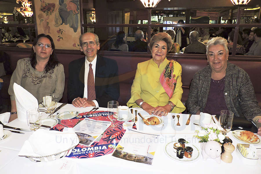 Lucia Pimentel, Víctor Valderrama, Graciela Madrid y Socorro de Acosta 