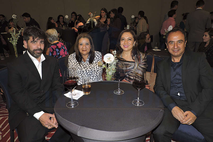 Osbel Leyva, Mara Hernández, Claudia González y Javier Matamoros