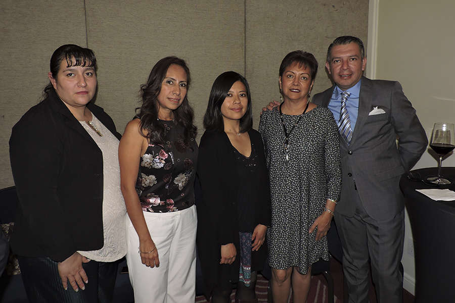 Carmen Mora, Karelia Paralizabal, Leticia Mendoza, Yolanda González y Alberto Sandoval