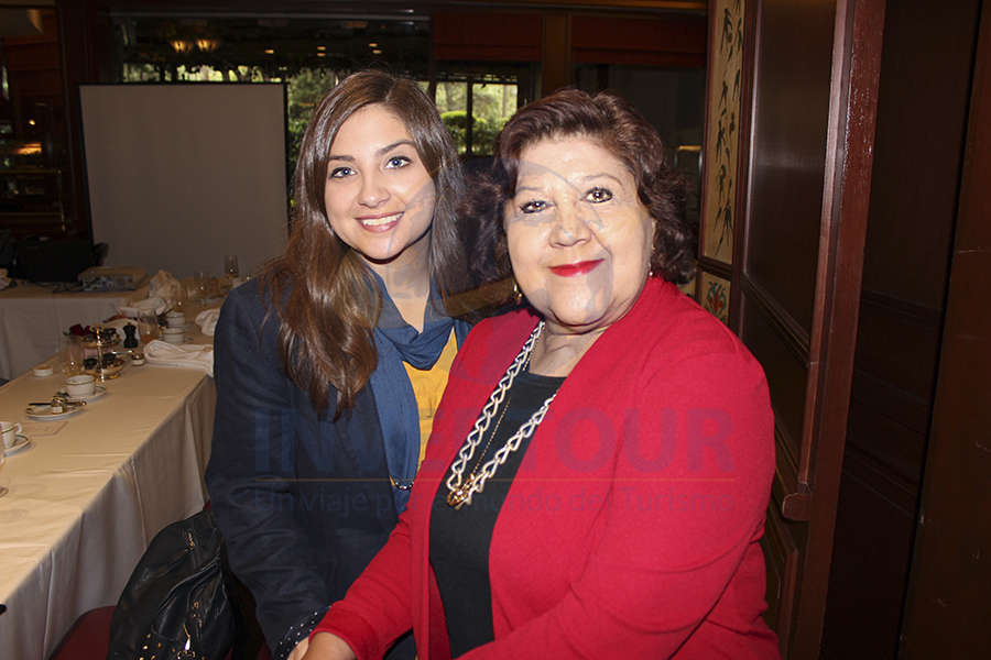 Estefania Carmín y Ana Lena del Castillo