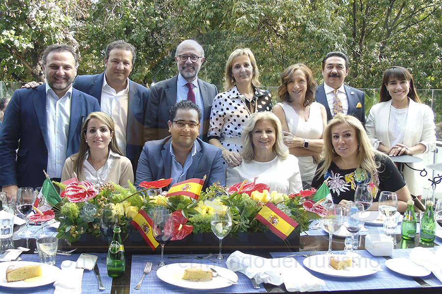 Victoriano González, Marta Sánchez, Roberto Trauwitz, Julio Alberto Álvarez, Juan López-Dóriga, Begoña Fernández, Martha Casanova, Rosa López Dóriga, Elías Huerta, Magda Saldívar e Isabel Alonso