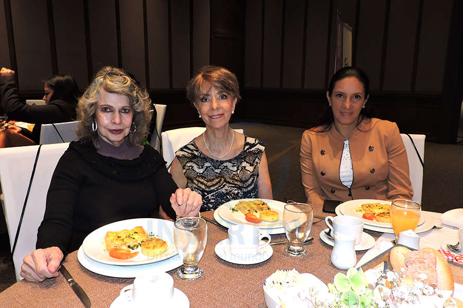 Berenice Lozano, Olga Pulido y Amanda Medina