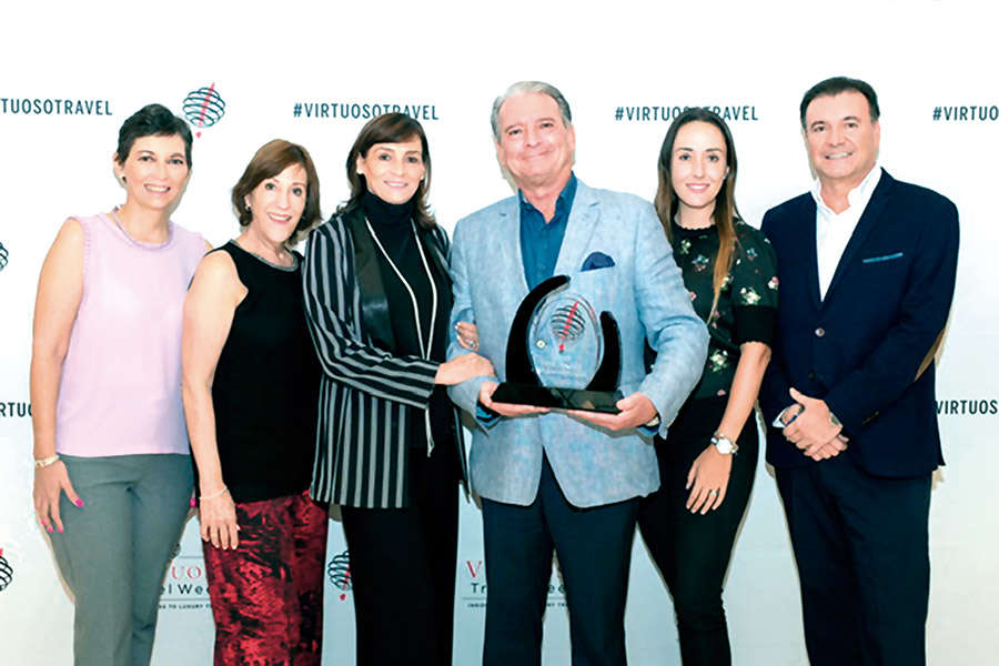 Bárbara Karim, Lucía Guerra, Mercedes Cuevas, Lorenzo Salsamendi, Tania Mizrahi y Raúl Lazo de la Vega