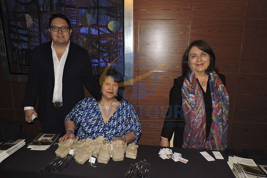 José Manuel Reyna, Gabriela Robles y Lupita Gómez