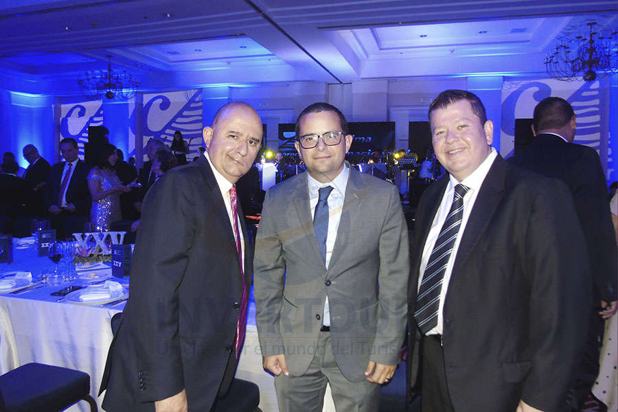 Víctor Cervantes, Mauricio Bustamante y Adrián Garza