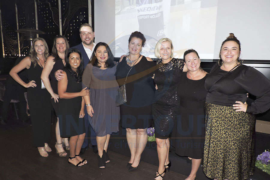 Elizabeth King, Danielle Nelson, Chris Lane, Lillian Flowe, Isabel Rodríguez, Lorena García, Heidi MacMillan, Kristen Esposito y Megan Madrigal