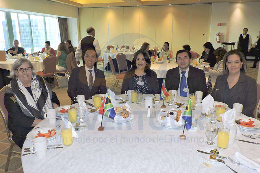 Anthea Joubert, Guillermo Pior, Miriam González, Israel Melgar y Sandra Tames