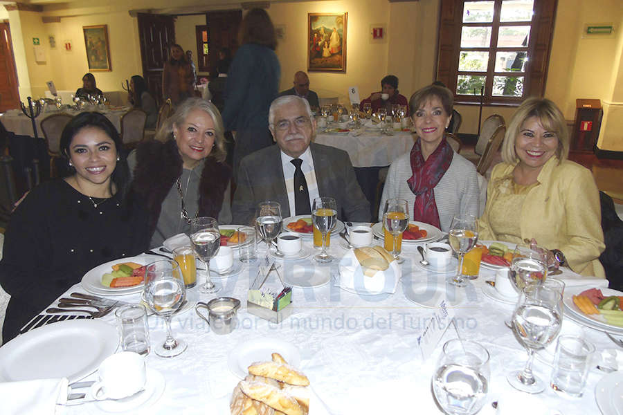 Mariana Pérez, Vita Vega, César Romero, Olga Pulido y Alicia Mejía