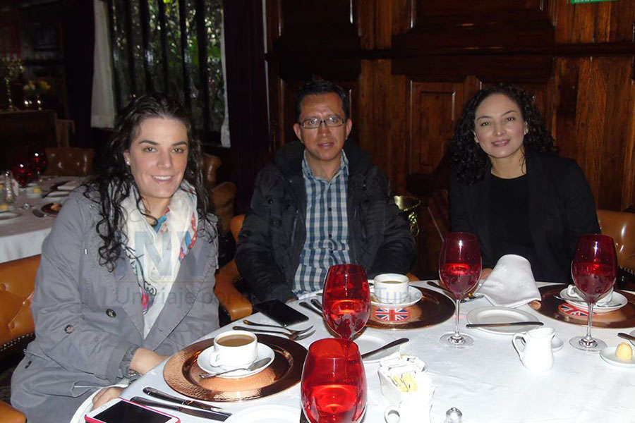 Irache Fernández, Vicente Fernández y Erika Moreno 