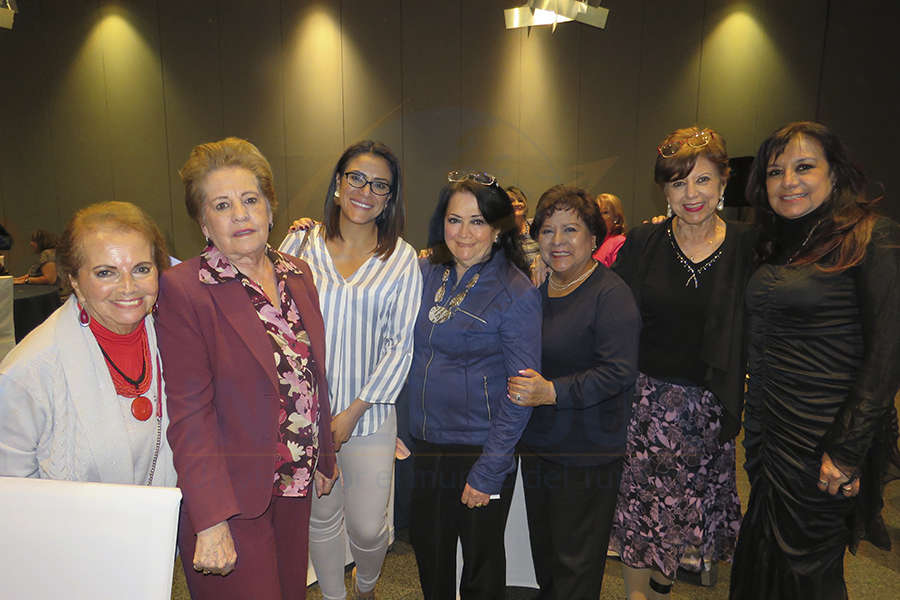 Emma Lamoglia, Silvia Fernández, Ana Laura Serrano, Rosi Bauer, Luz María Larrondo, Silvia Gómez y Elizabeth González