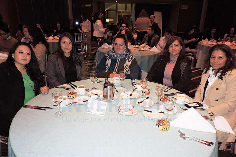 Marisol Patiño, Shadanny Martínez, Yazmin Vargas, Guadalupe Santos y Eva Blanco