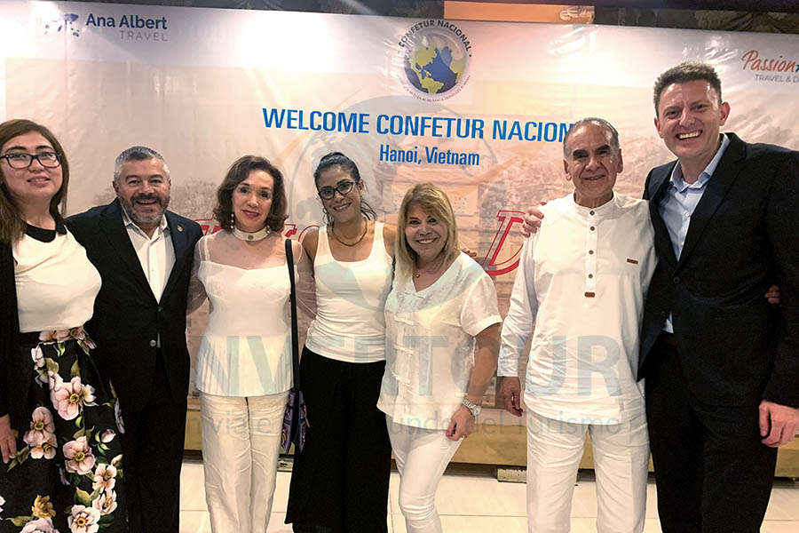 Brisa Amaya, Jorge Mejía, Teresita Muñoz, Ana Serrano, Alicia Mejía, Héctor Luna y Max Kusznir