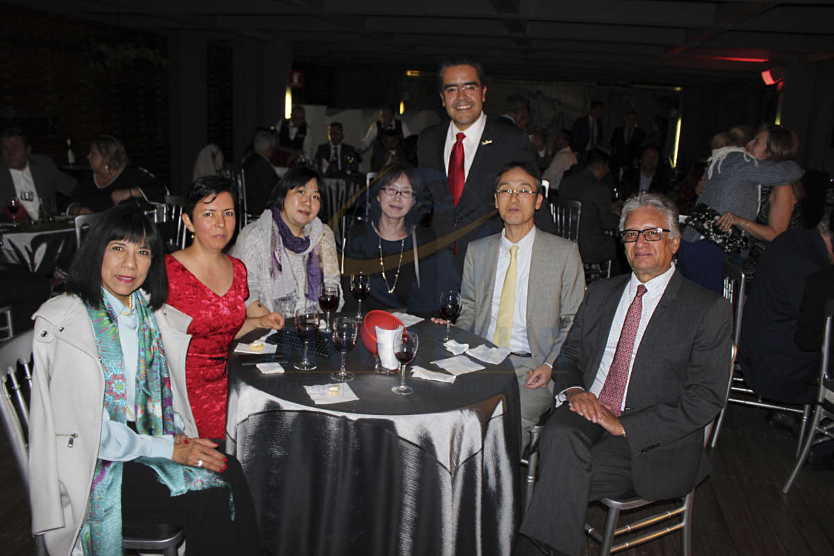 Adriana López, Jessica Ferrer, Maiko Takizawa, Yumi Sasaki, Hideshi Oshimo y Gustavo Vigueras