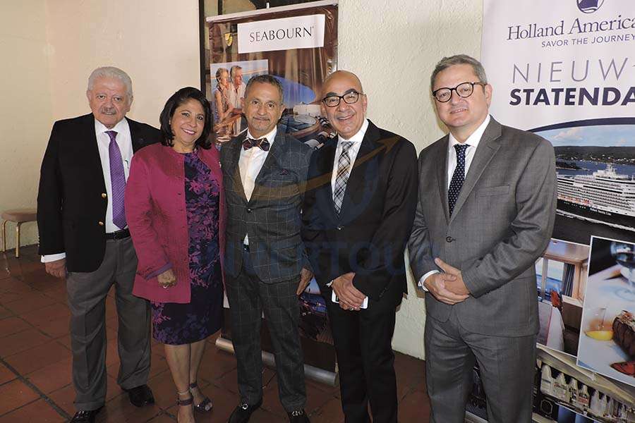 Julio Laguna, Blanca Olivera, Jaime Rogel, Erwin Romero y Julio Laguna López