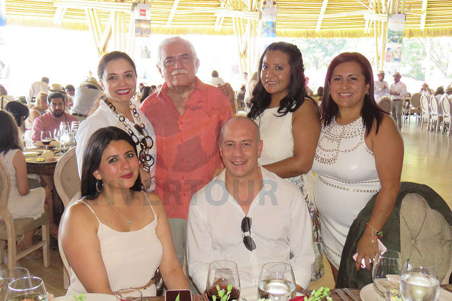 Carla Ponce, Betty Sandoval, Cesar Romero, Federico Monterrubio, Patty Torres y Patricia García