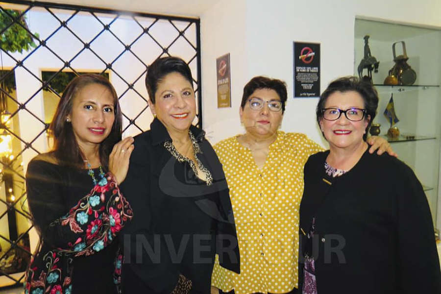 Karelia Paralizabal, Blanca Olivera, Montserrat Ramos y Edith Aguilar