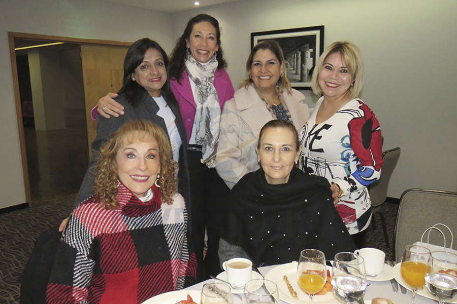 Maru Denigris, Ivette Bistrain, Judith Palleiro, Susana Araujo, Begoña Fernández y Alicia Mejía 