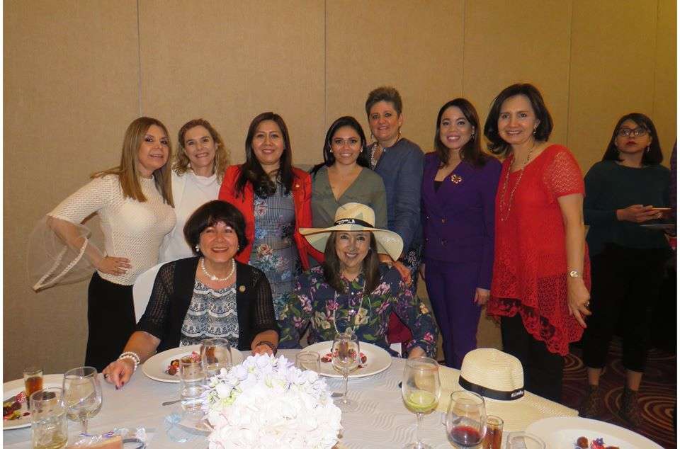 Bibi Saucedo, Karim Baldamus, Brenda Alonso, Mariana Pérez, Maylen Jean, Carolina Pérez, Mónica Díaz. Arlina Zurita y Carmen Torreblanca