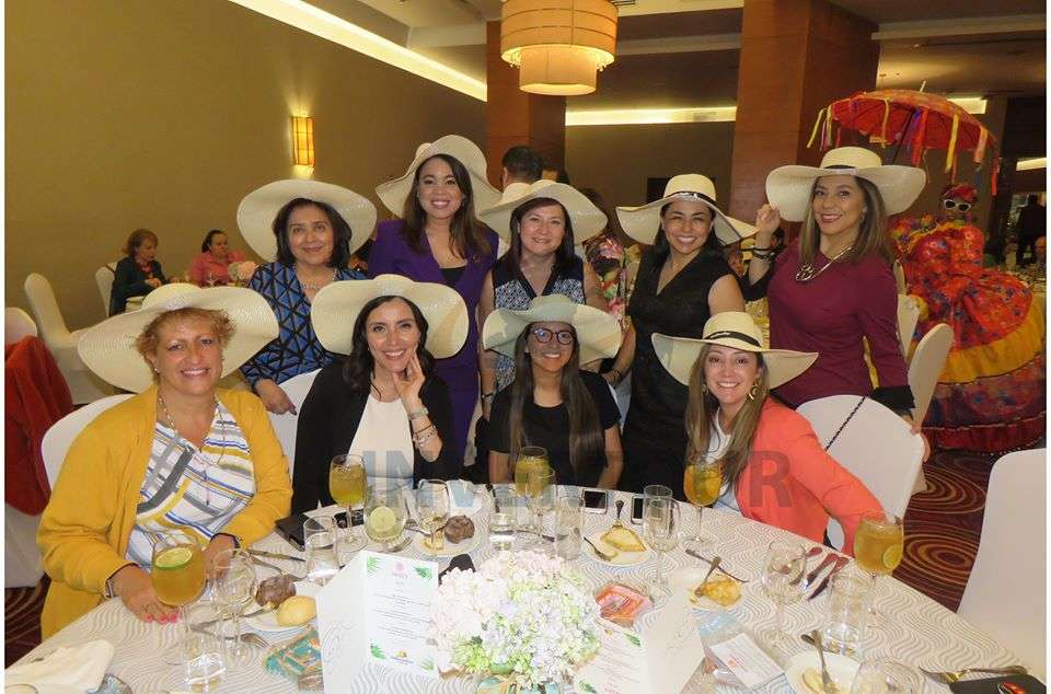 Lupita Gómez, Carolina Pérez, Diana Mancilla, Sandra Luna y Adriana de la Torre. Margarita Valle, Diana Olivares, Marystella Muñoz y Jenny Zapata