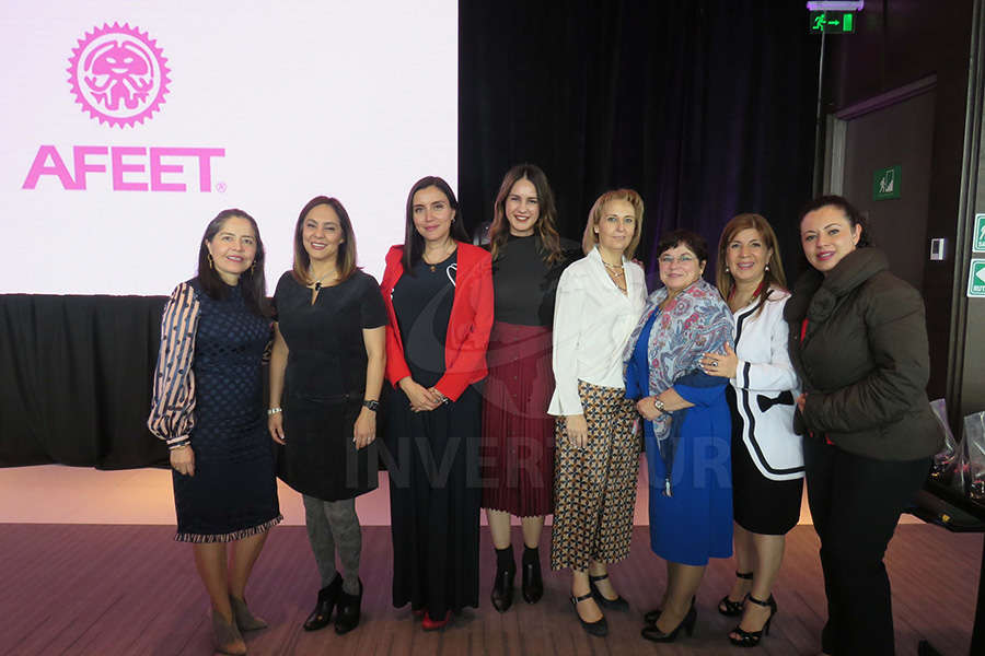 ... Adriana de la Torre, Diana Olivares, ..., Begoña Fernández, Mariana Zambrano, Angélica Villalobos y ...