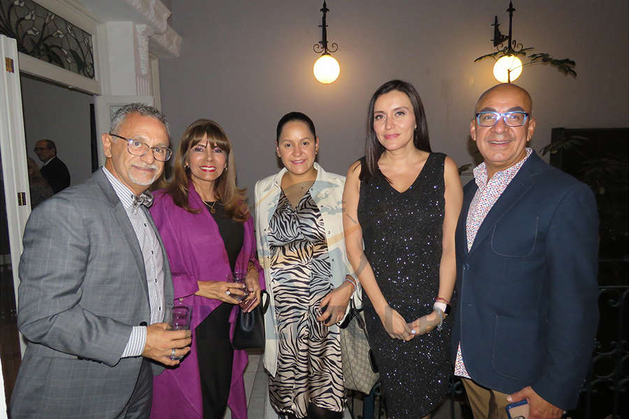 Jaime Rogel, María Teresa Villena, Bianca Porras, Diana Olivares y Erwin Romero