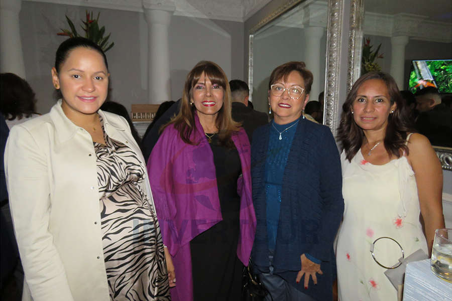 Bianca Porras, María Teresa Villena, Yolanda González y Karelia Paralizabal