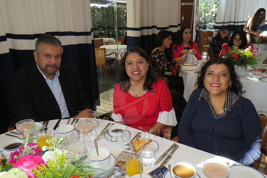 Adolfo Gómez, Rosa María Ruíz y Carmen Solís