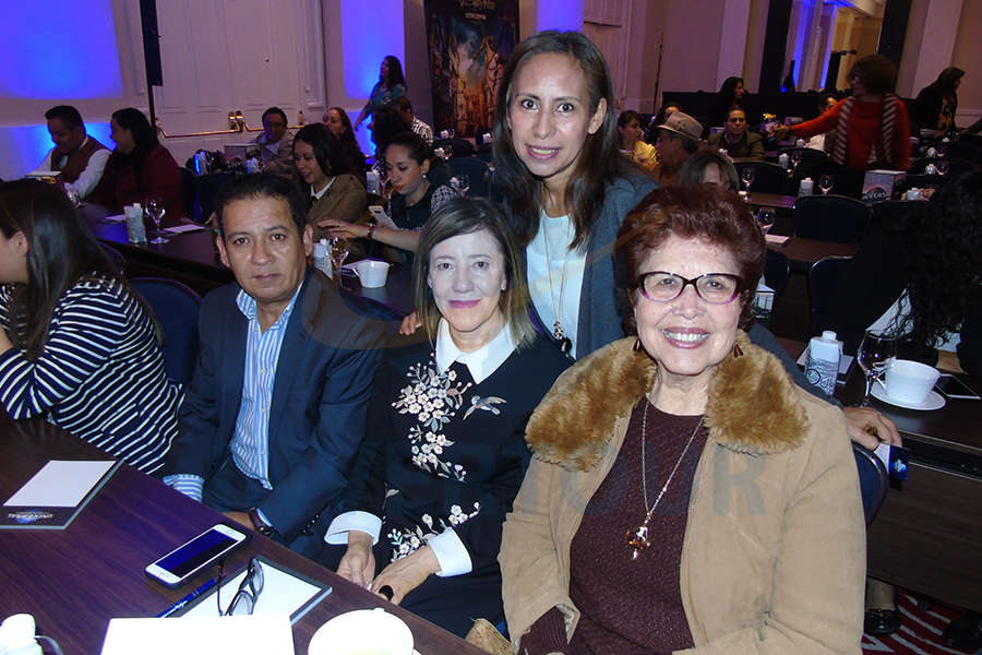 Alejandro Carapia, Adriana Quepons, Karelia Paralizabal