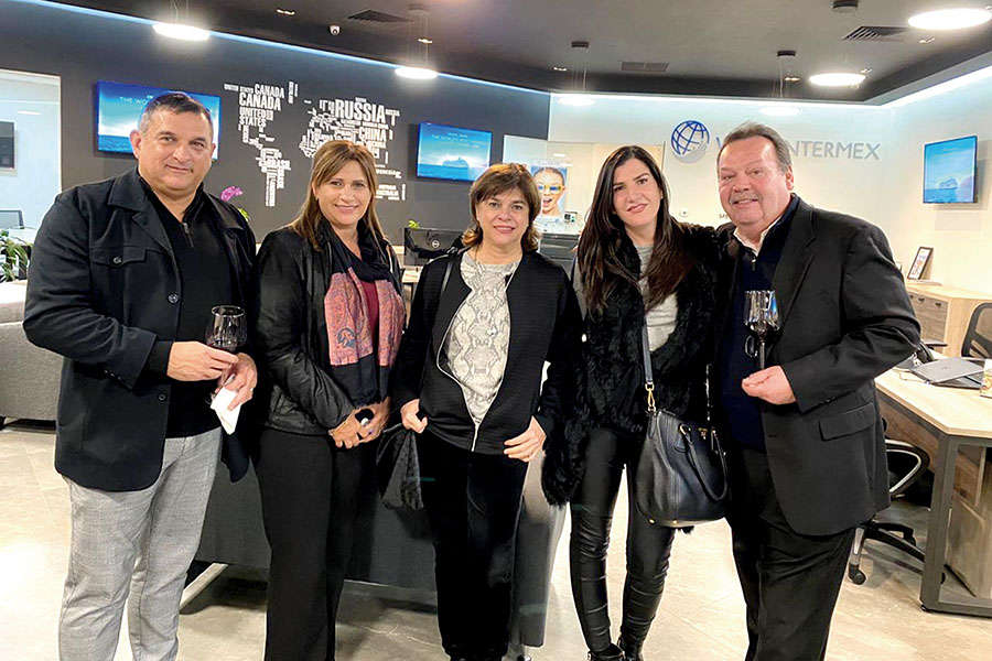Alberto Treviño, Beatriz Treviño, Carmen Treviño, Balbina Villarreal y Luis Pérez