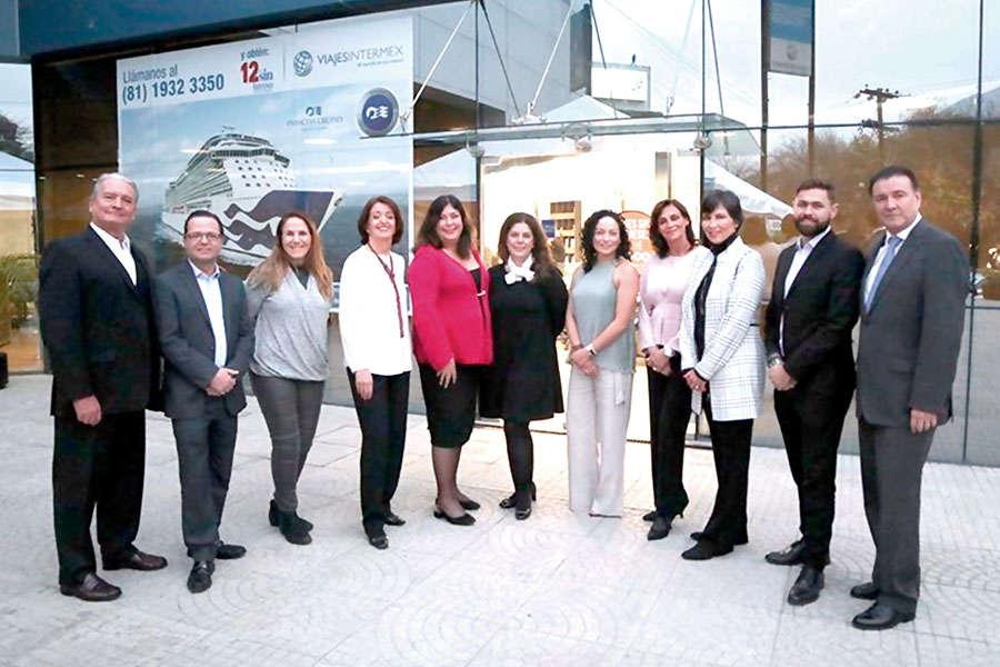 Lorenzo Salsamendi, José Luis Márquez, Silvia Troyce, Zalie Barouh, Helen Beck, Paola Prieto, Erika Moreno, Mercedes Cuevas, Bárbara Karim, Joao Filho y Raúl Lazo de la Vega