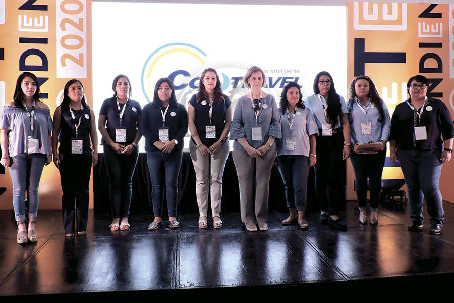 Elizabeth Meza, Esther Rodríguez, Gaby Segura, Montserrat Porras, Monica Cárdenas, Teresa Latapi, Olivia Bonifacio, Miriam Solís, Lucía Mafra y Genoveva Jiménez