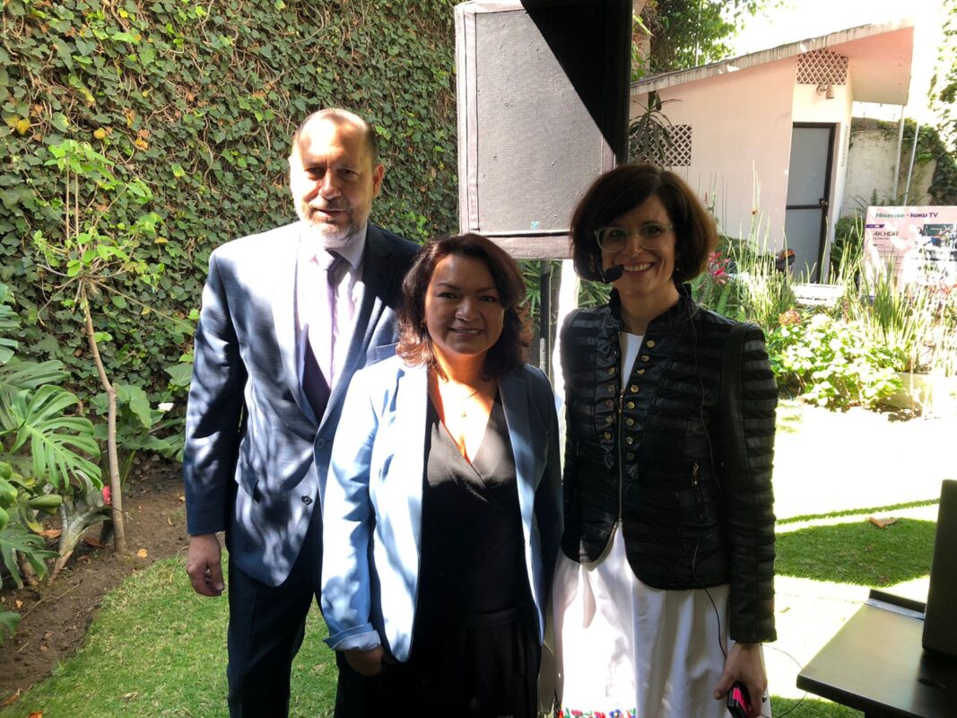 Embajador Zoltán Németh, Susana Torres y Zsuzsa Szégner