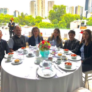 Víctor Alvarado, Roberto Vieyra, Elizabeth Vivero, Monserrat López, Daniel Velasco y Arely Peña