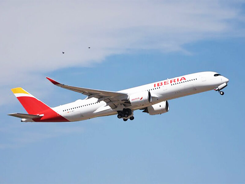 Iberia extendió la suspensión de sus vuelos a Caracas ante alertas internacionales sobre riesgos en el espacio aéreo venezolano.