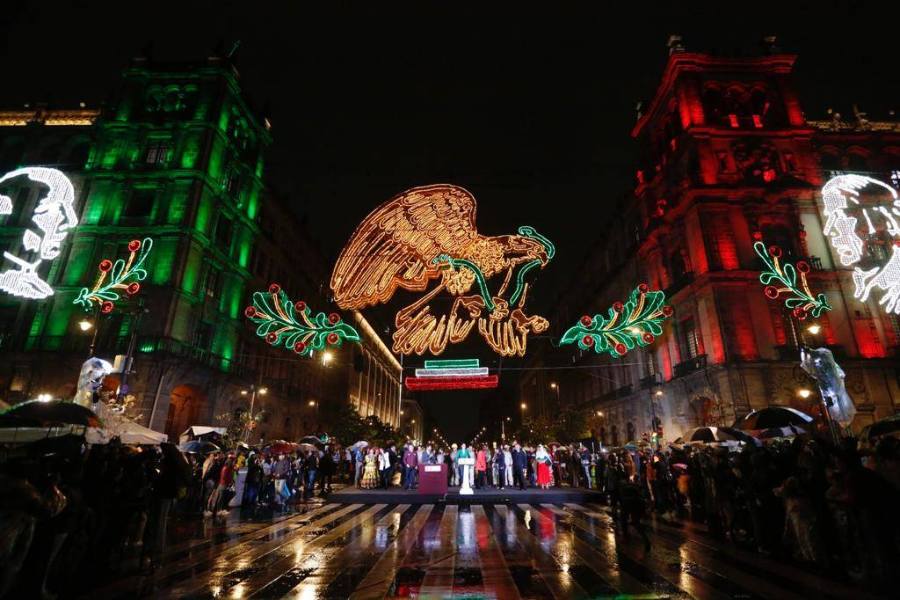 Alumbrado en el Zócalo de la CDMX