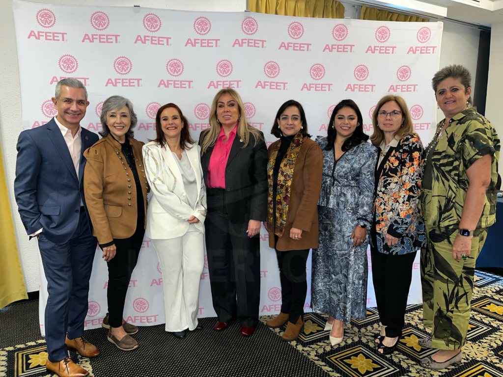 Jaime Díaz, Carmen Torreblanca, Karin Baldamus, Magda Saldivar, Ivette Bistrain, Mariana Pérez, Arlina Zurita, Cecilia Beltrame y Maylen Jean