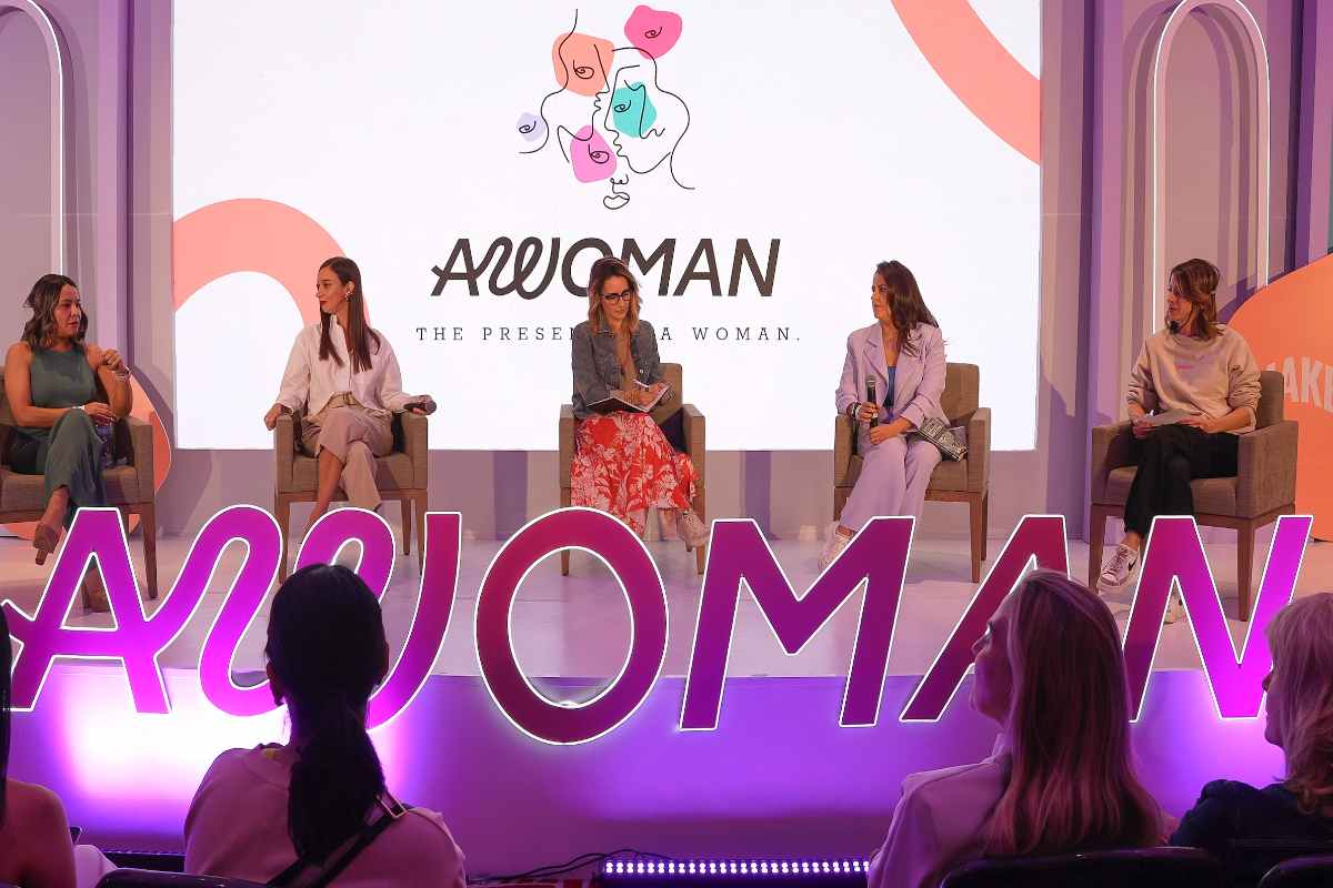 AWOMAN 2025
