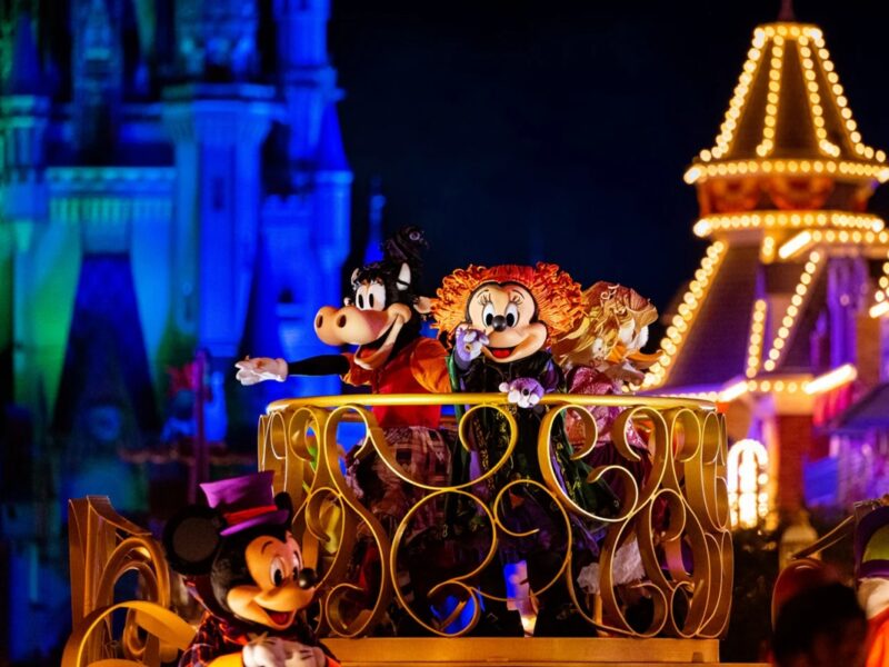 La magia de Halloween cobra vida en cada rincón de Magic Kingdom durante esta temporada especial.