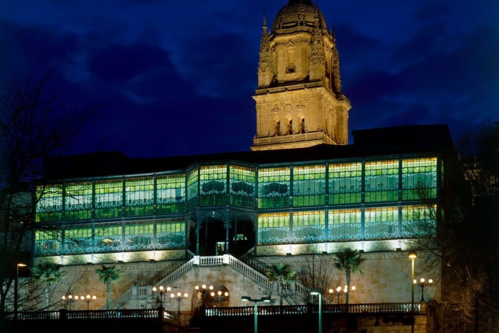 spaña, un país donde el arte, la historia y la cultura se encuentran en cada rincón, desde majestuosos museos hasta paisajes inolvidables.