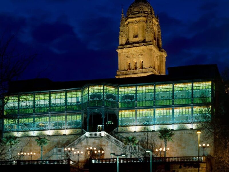 spaña, un país donde el arte, la historia y la cultura se encuentran en cada rincón, desde majestuosos museos hasta paisajes inolvidables.