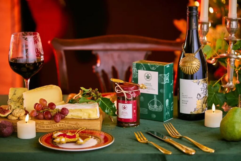 Por primera vez, el Palacio de Buckingham abrirá un mercado navideño dentro de las Caballerizas Reales, del 14 de noviembre al 5 de enero.