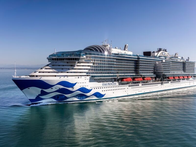 Princess Cruises renueva sus paquetes Premier y Plus para 2026, ofreciendo más flexibilidad, opciones de restaurantes informales y créditos para excursiones en tierra, reafirmando su compromiso con la satisfacción de sus huéspedes.