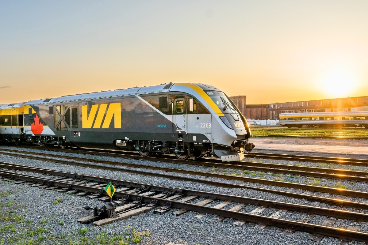 VIA Rail te permite descubrir la diversidad de Canadá con comodidad y vistas impresionantes desde el tren.