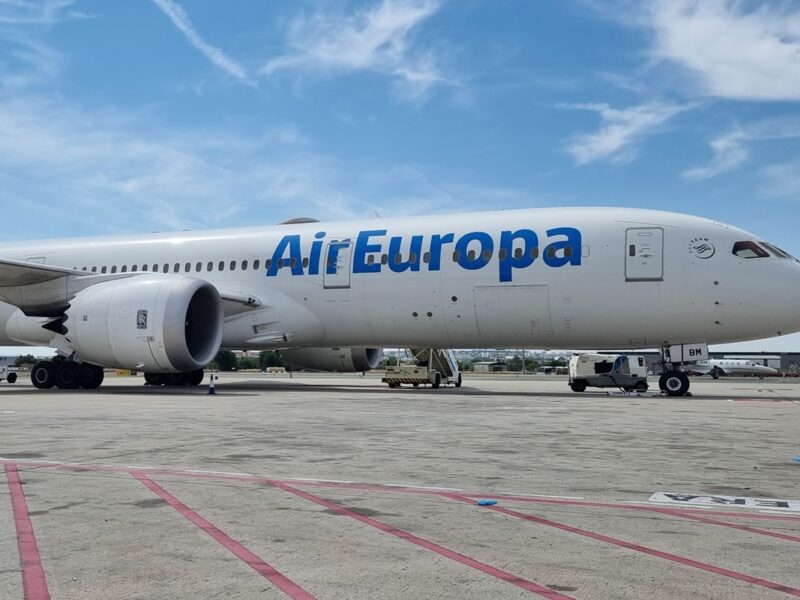 Air Europa lanza programa para compensar emisiones y premiar a sus pasajeros.