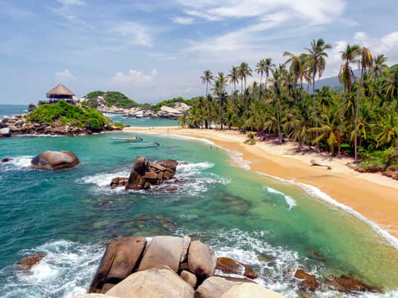 Playas vírgenes y selva tropical se encuentran en el paraíso natural del Tayrona.