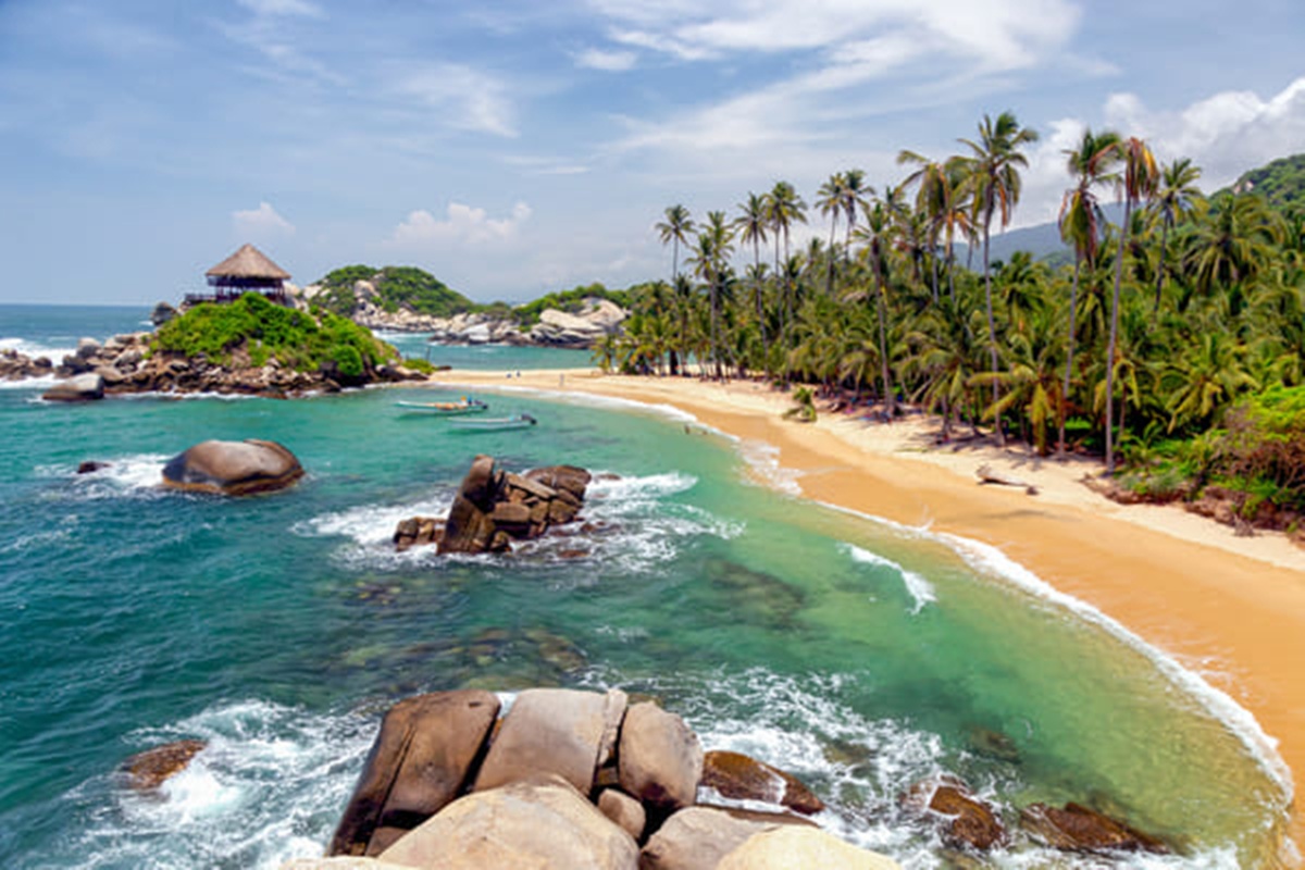 Playas vírgenes y selva tropical se encuentran en el paraíso natural del Tayrona.